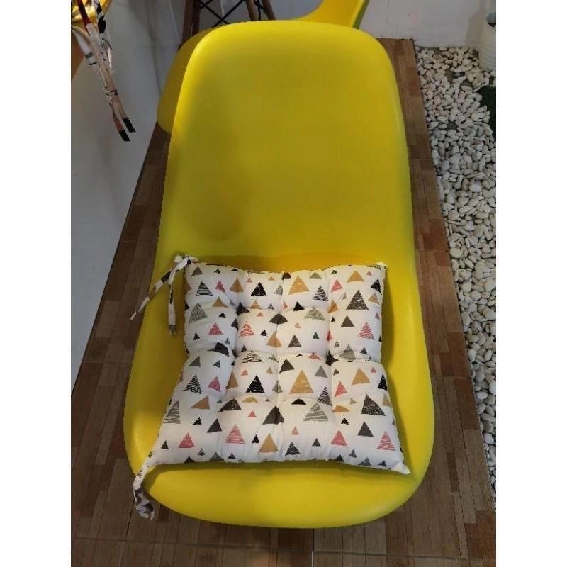 Product image Alas Duduk Motif 35 x 35 Triangle White