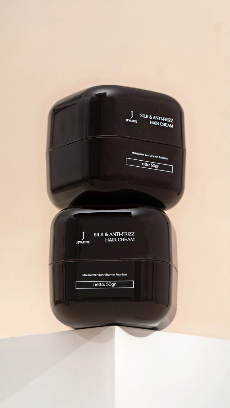 Product image Jevarine - Silky Frizzy Hair Cream New Pack 50gr Hitam