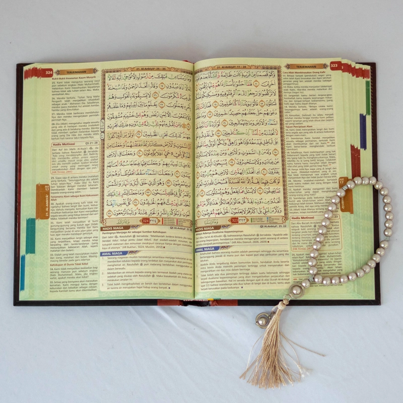 Product image Cordoba X- Al Quran Mushaf Niaga A5 Muslimah Gratis Hijab Ansania Bella Ultrasonik 110x110 cm Cover Pink