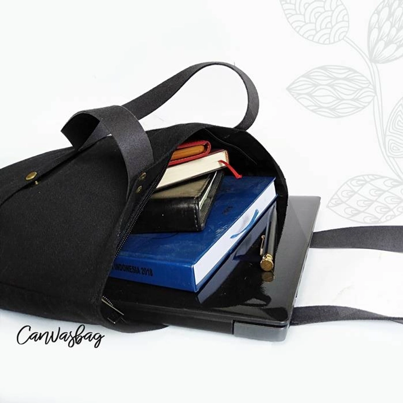 Product image Dewani - Totebag Canvas Hitam HSP-06 + Risleting & Saku 40 X 36 X 5 Cm Hitam