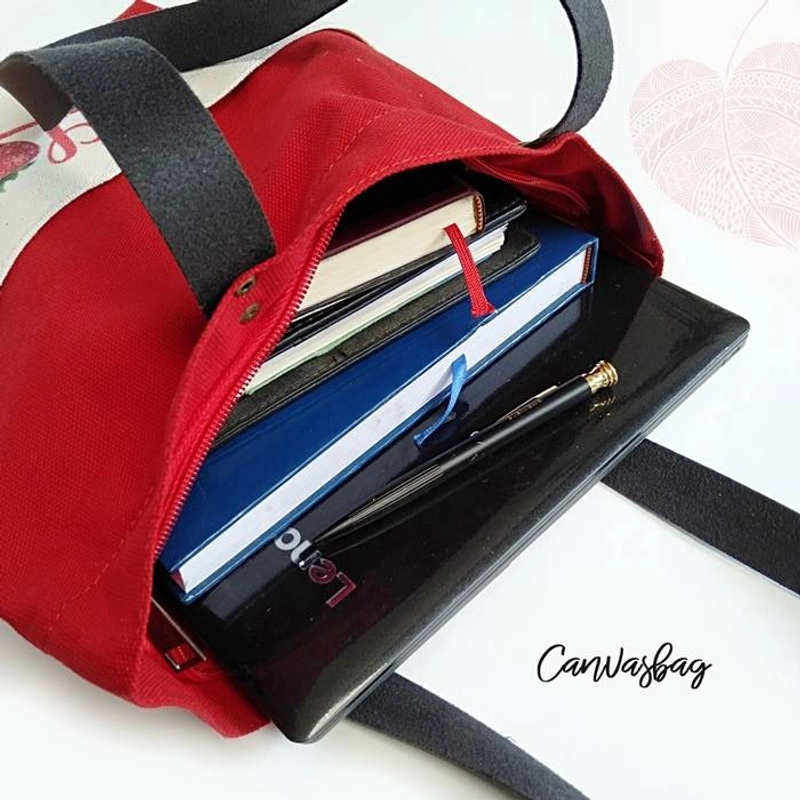 Product image Dewani - Totebag Canvas Merah ART-MS09 + Sletting & Saku 40 X 36 X 5 Cm Merah