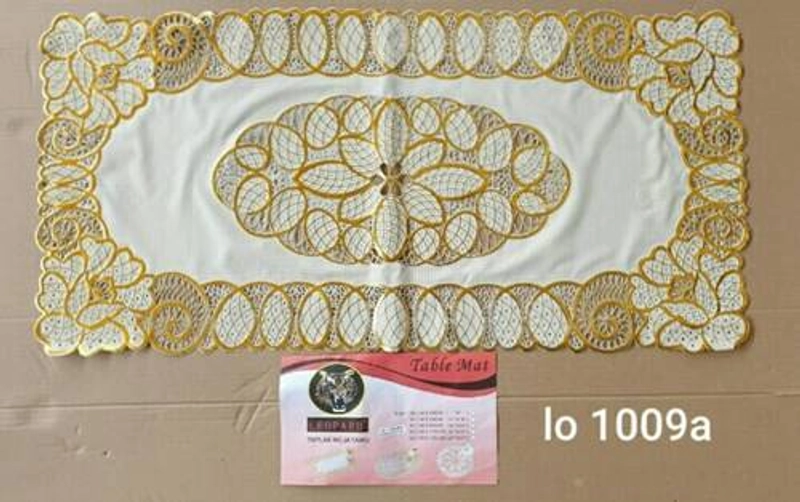 Product image Dylan 19 - Taplak Meja Tamu Emas PVC Persegi Anti Air ( Random, 40 x 86 cm, Pcs )