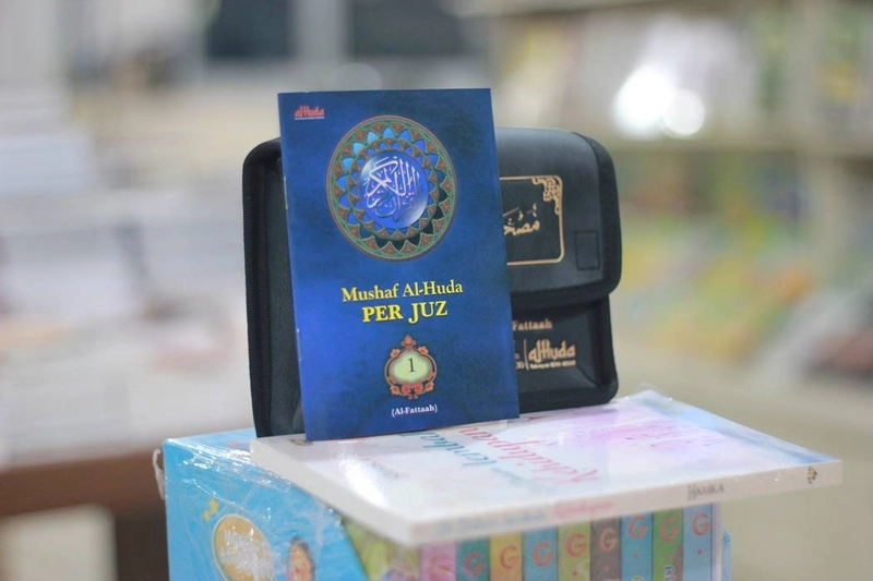 Product image Gema Insani - Al-Fattaah Mushaf Al-Huda Per Juz SC 14.5 x 12 cm SC