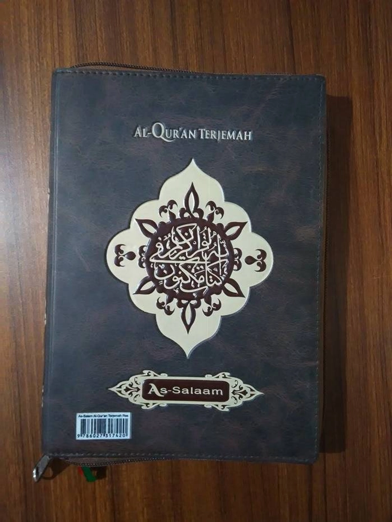 Product image Gema Insani - As Salaam: Al Qur`an Terjemah 2 Warna Sedang RES 20.5 x 14.5 cm