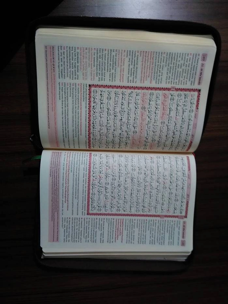 Product image Gema Insani - As Salaam: Al Qur`an Terjemah 2 Warna Sedang RES 20.5 x 14.5 cm