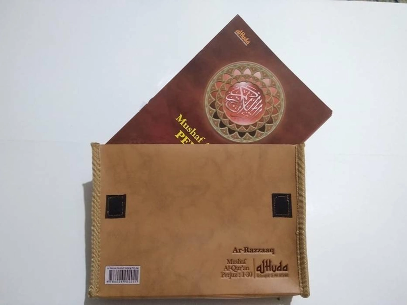 Product image Gema Insani - Gerakan Wakaf Ar Razzaq: Mushaf 2 warna Sedang Per Juz SC Random