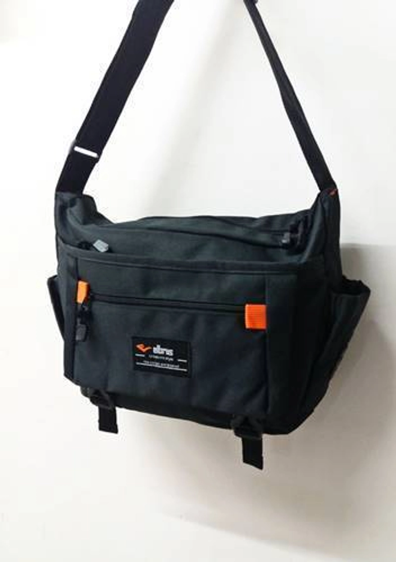 Product image Kalea Slempang Elbrus Big 40 X 25 X 10 Cm Hitam