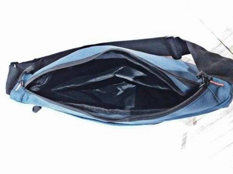 Product image Kalea Tas Slempang elbrus big 40x25x10 cm Biru