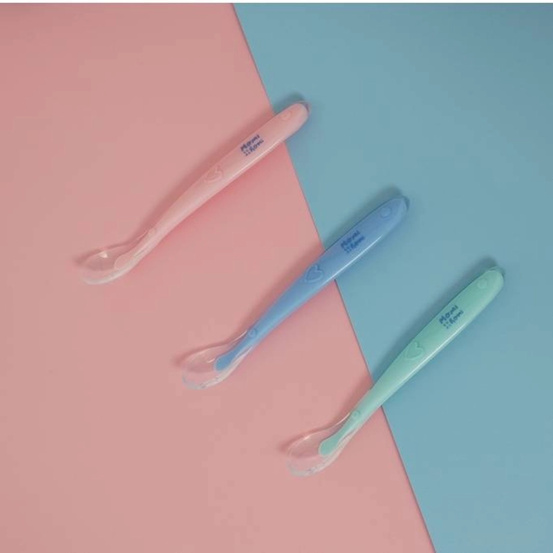 Product image MOMI HOMI - Sendok Makan Bayi 01 Silikon Baby Safety Spoon Lentur Sendok Makan Silicone Mpasi Baby Food Spoon varian Biru + Box