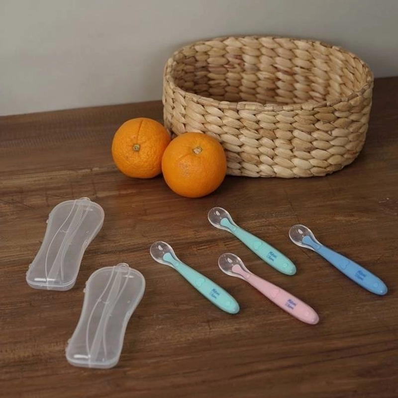 Product image MOMI HOMI - Sendok Makan Bayi 01 Silikon Baby Safety Spoon Lentur Sendok Makan Silicone Mpasi Baby Food Spoon varian Biru + Box