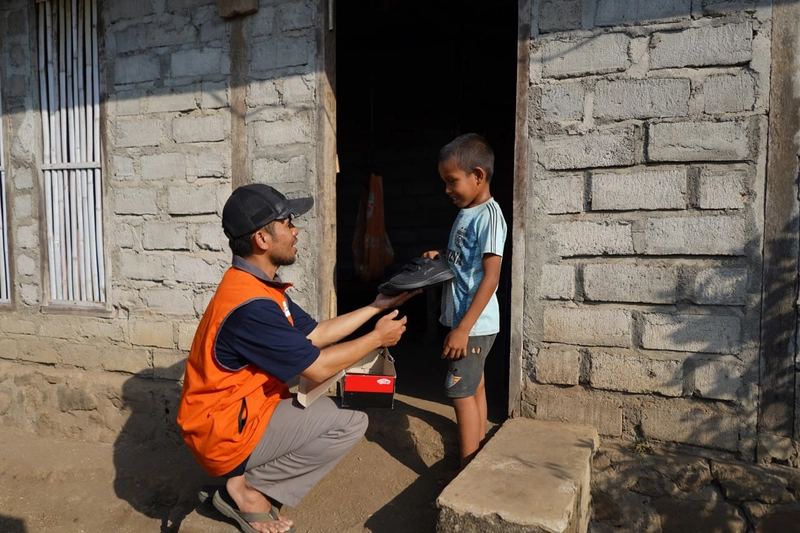 Product image Rumah Zakat - Donasi Uang [Produk Tidak Dikirimkan] Patungan Sepatu Anak Indonesia Timur Patungan 15.000