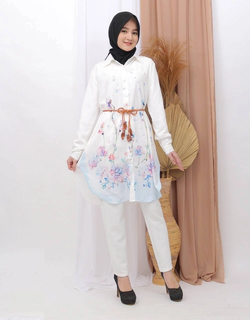 Product image Syahrinda - Tunik Kancing Kemeja Putih Bunga Salju Printed (Putih, Standar, Pcs)