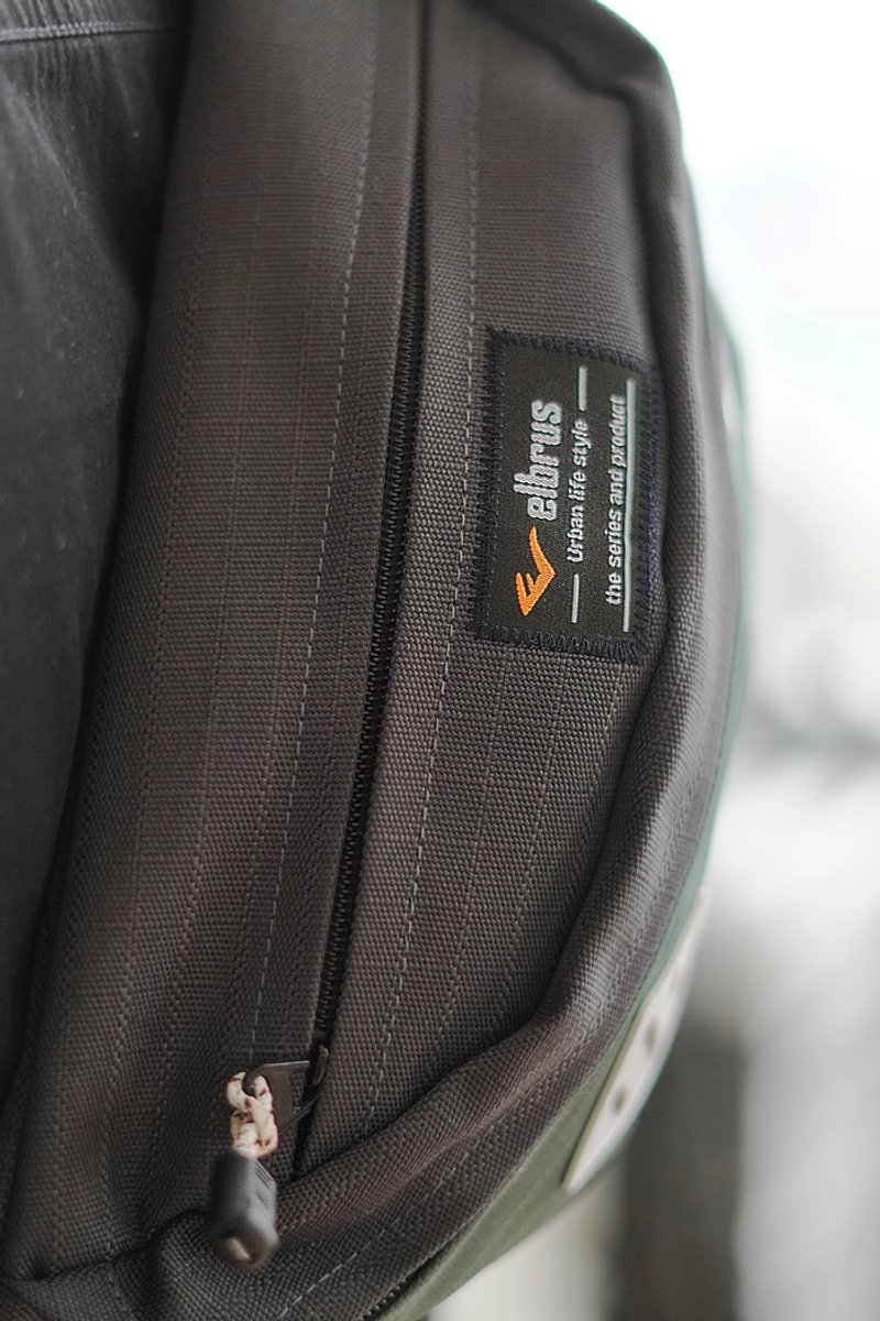 Product image Kalea - Elbrus Weist Bag 28 x 10 x10 Hijau Abu
