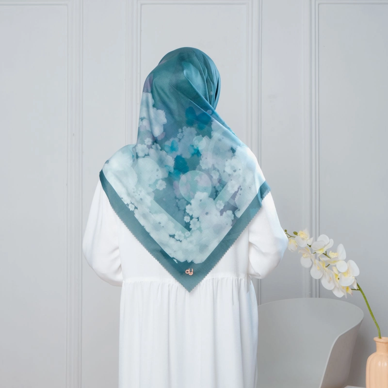 Product image Dyaramira - Vinca Scarf Kerudung Segi Empat allsize Pine