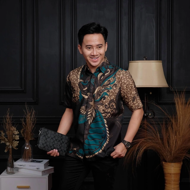 Product image Kois Batik - Batik coupel hem kemeja gamis motif sangkuriang hijau M Hem sangkuriang hija