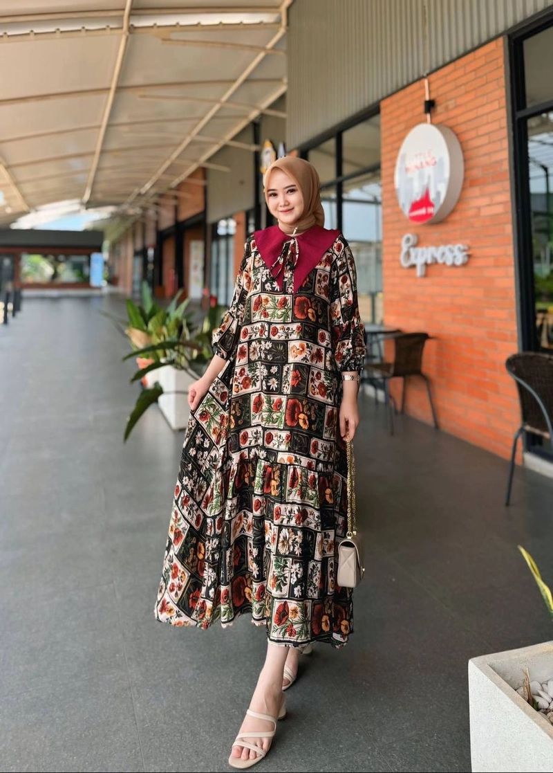 Product image Khisna collection - Miranda drees motif bestseller kekinian bawah lebar Allsize Black flower
