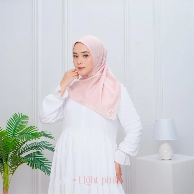 Product image Dyaramira - Voal Scarf Kerudung Segi Empat allsize Light Pink