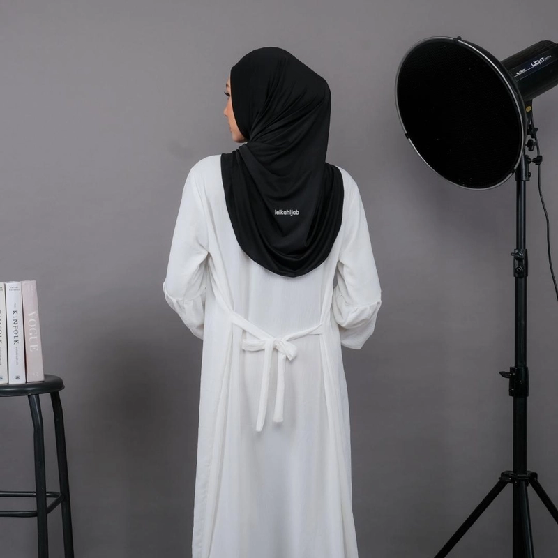 Product image Leika - PASHMINA INSTAN JERSEY DEWASA PREMIUM / PASHMINA KAOS KERUDUNG WANITA ALLSIZE Black