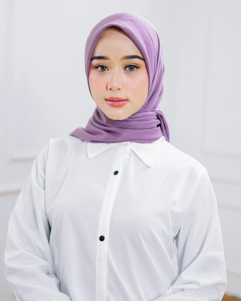 Product image byLayna Official - Kerudung Segi Empat Hijab Shaniya Scarf Allsize Purple
