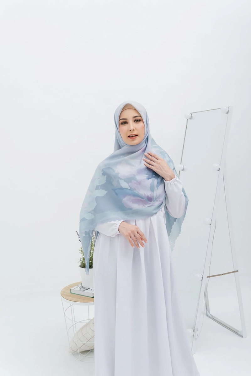 Product image Nizana Hijab - Nizana Hijab - Voal Printed Anabia Ash - Nizana 120cm x 120cm blue