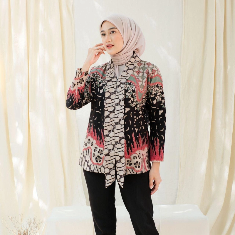 Product image Kois Batik - Atasan Batik Coupel Blouse Wanita Dan Hem Pria Baru Motif Kejora hitam M Blouse kejora hitam