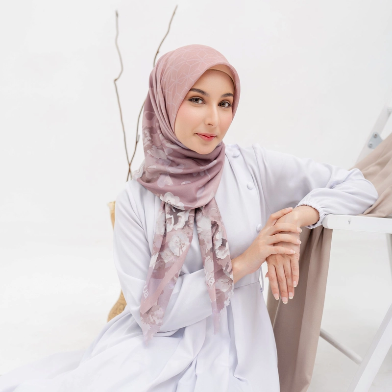 Product image Nizana Hijab - Voal Ultima Kaleena series 120cm x 120cm brown