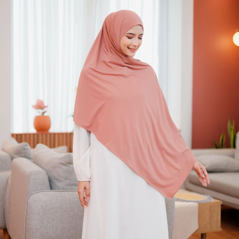 Product image HELAIRINDU - Pashmina Kaos Jersey Meleyot Ilona Allsize Dusty Pink