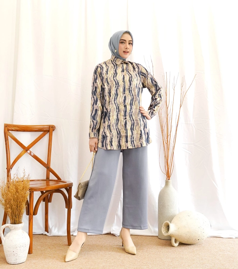 Product image Syahrinda [TA] - Kemeja Wanita Salur Ombak Armania Line Standar - JUMBO 4L Silk Impor 36 Biru