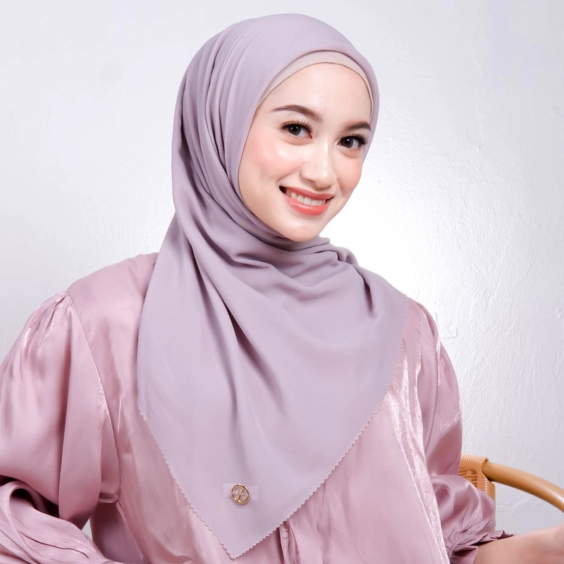 Product image Forall - Paris Premium Forall - Hijab Segiempat Polos ERINA Logo Plat Gold Allsize Ash Grey