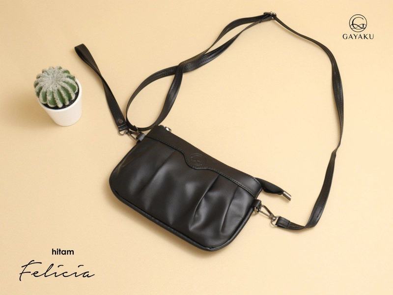 Product image Fashopid - GAYAKU TAS SELEMPANG FELICIA ALL HITAM