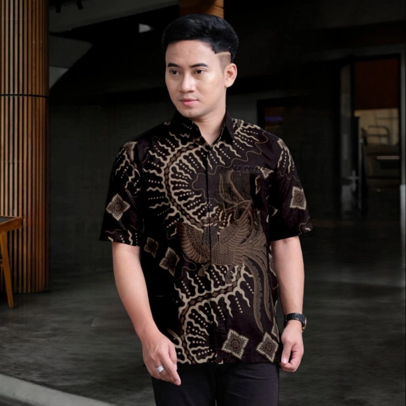 Product image Kois Batik - Batik Pria Lengan Pendek Kekinian Motif Klabang hitam Xl Hem kelabang hitam