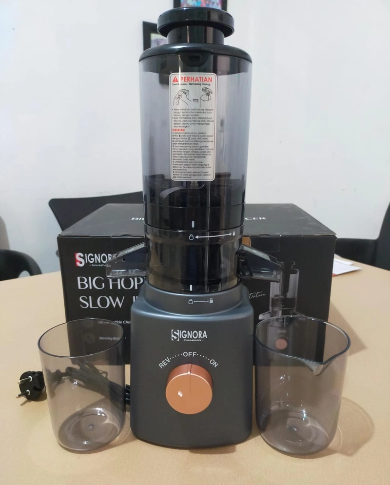 Product image Rizki Electronics - BIG HOPPER SLOW JUICER SIGNORA slow juicer hitam