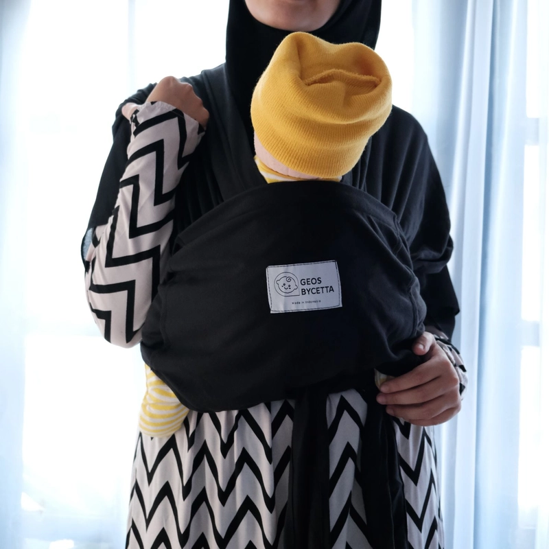 Product image Geos Bycetta Gendongan Bayi Depan Instan 2 in 1 Anti Melar Dengan Sabuk atau Sashbelt Hitam S BLACK