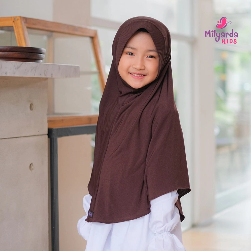 Product image Milyarda Hijab - Hijab Anak Sekolah Zelika Kids Instan M Coklat