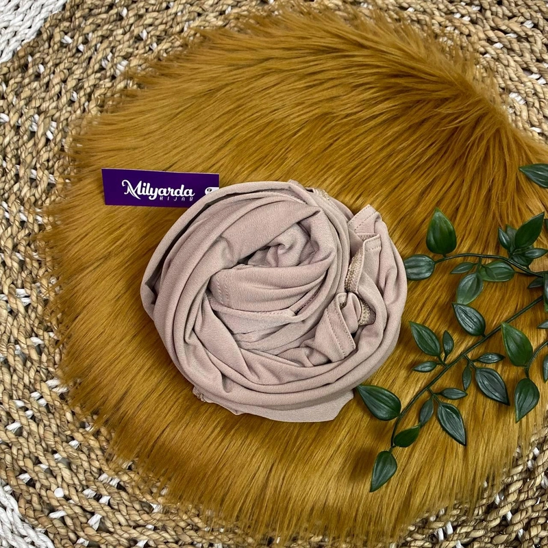 Product image Milyarda Hijab - Bergo Amira Jilbab Instan Hijab all size frapucino