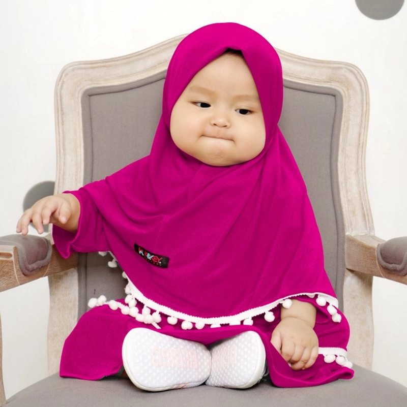 Product image Kakakeyza official - Gamis bayi pompom atas bawah set hijab usia anak 0 sd 12 bulan NB Fuchia