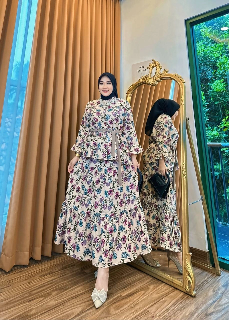 Product image Khisna collection - New set rok Lyodra bunga nan indah tali pinggang pisah Allsize Nude
