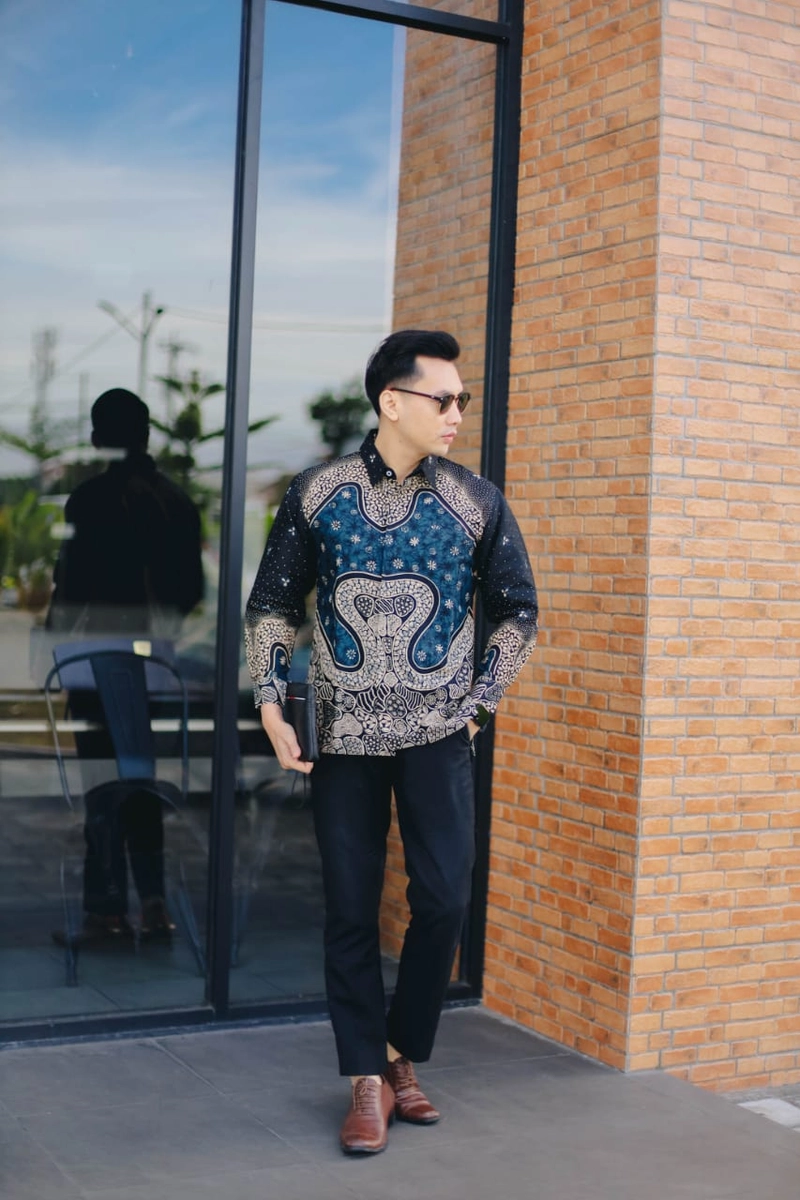 Product image COLLECTION SARJANA - KEMEJA LENGAN PANJANG- KEMEJA BATIK - ADHINATHA - FURING M ADHINATHA