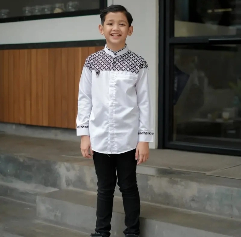 Product image Kois Batik - Baju Koko Anak Remaja Terbaru kombinasi Batik Keren Sekali M Anak putih