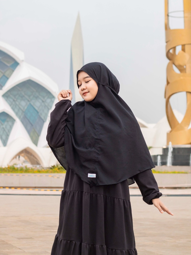 Product image Alifa - Bergo Maryam Hijab Instan M Hitam