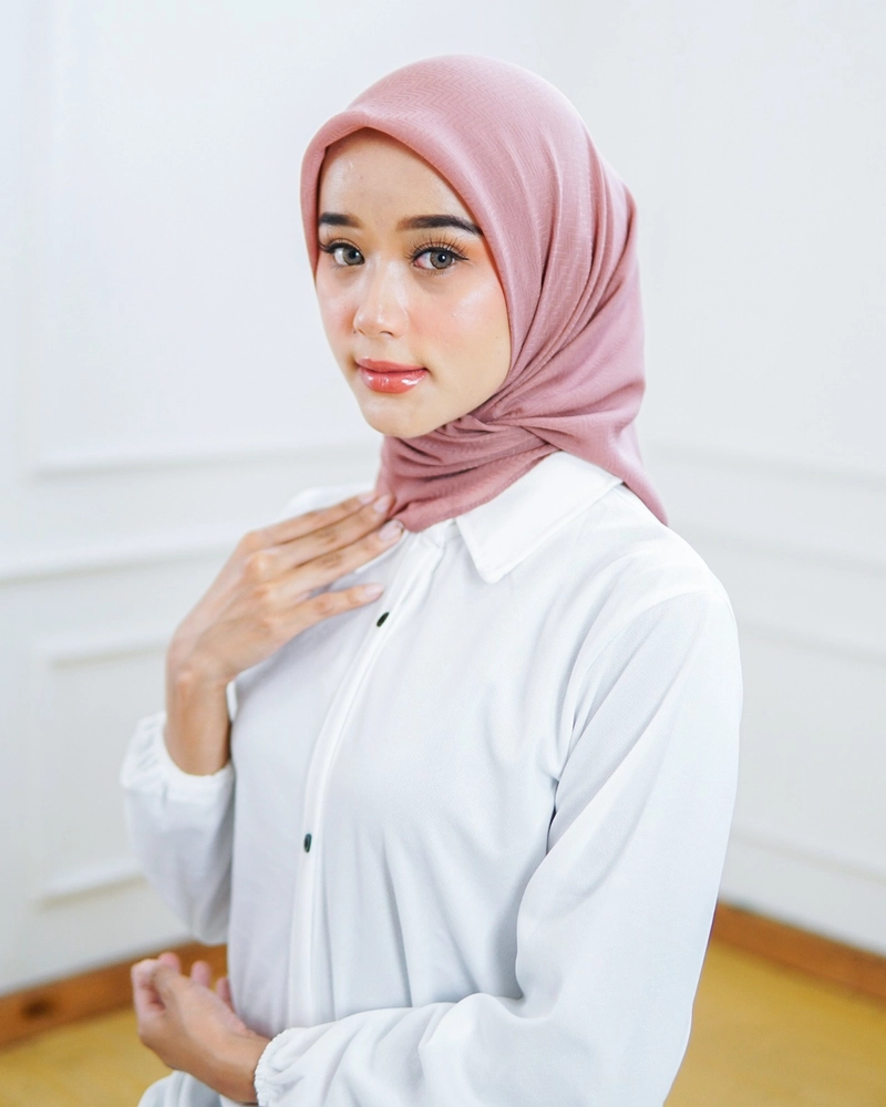 Product image byLayna Official - byLayna Official - Jilbab Segiempat Kerudung Lory Scarf All Size Brown