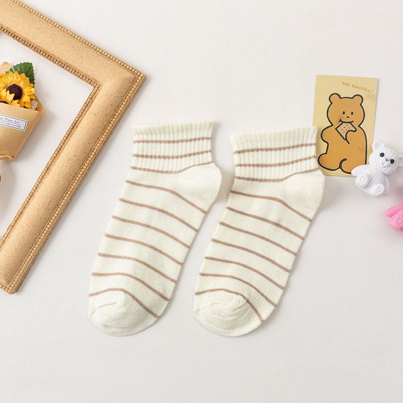 Product image Kaos Kaki satu set isi 5 pasang Unik Lucu Wanita Fashion Motif cokelat isi 5 psg/set cokelat bear