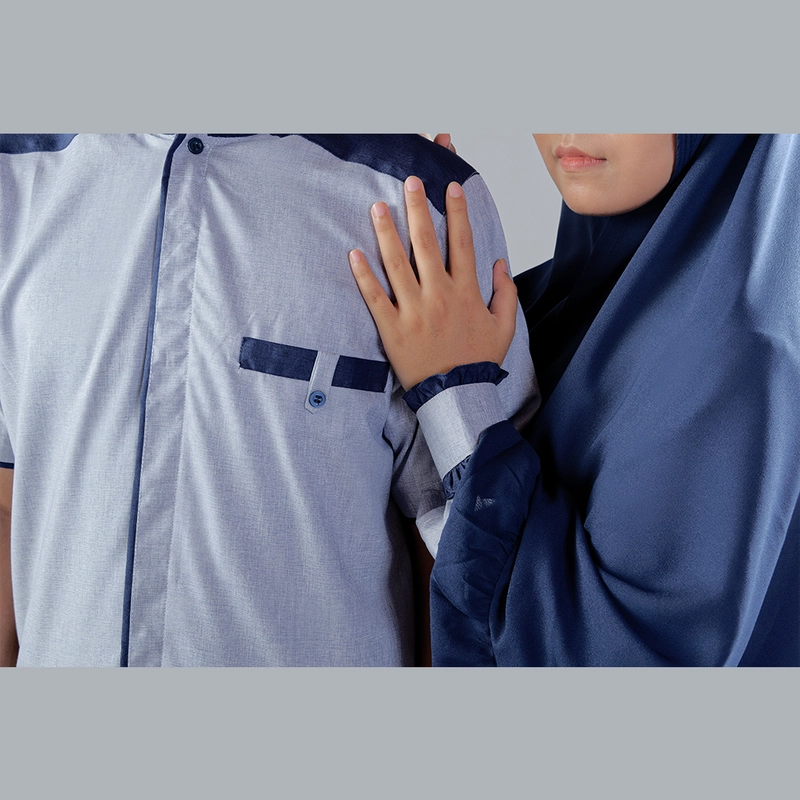 Product image MOSCOU - Set Baju Sarimbit Couple Kapelan Pasangan Suami Istri Keluarga Family Muslim Muslimah Busana Dress Gamis Wanita Set Khimar Hijab Kemeja Koko Kemko Pria Lengan Pendek Lebaran Katun Madinah Premium Biru Navy Dongker Motif Koko M, Gamis M Biru