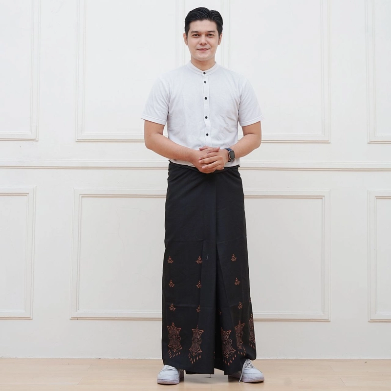Product image Kois Batik - Sarung Pria Modern Kekinian Simpel Fre peci rajut Motif Pinto aceh Sarung Dewasa Hitam