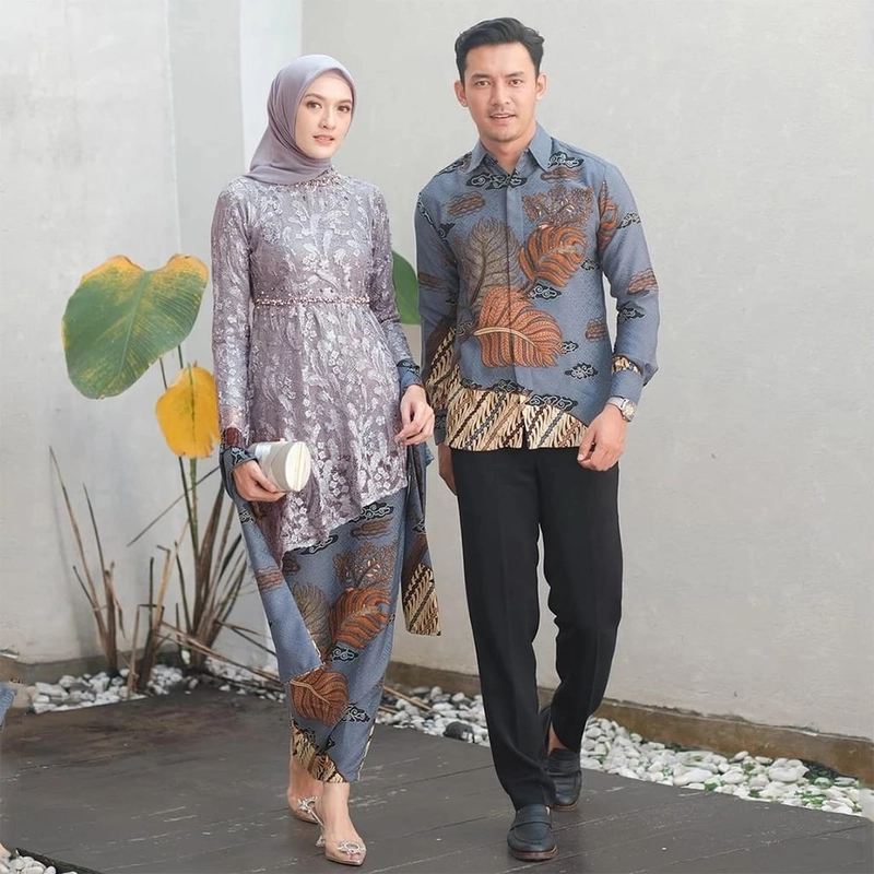 Product image COLLECTION SARJANA - Batik Couple Lisa- Kebaya Furing Satin - Brokat Tile Mutiara - Payet Mutiara Rok+ Selendang Mauve