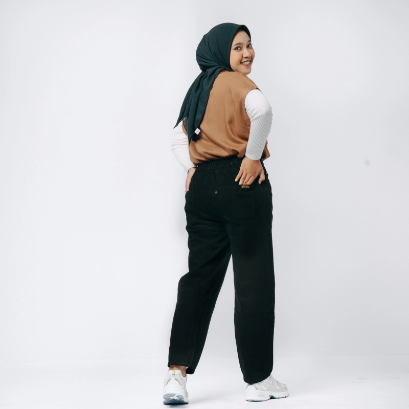 Product image MKY Clothing - BASIC TAPERED BOYFRIEND JEANS HITAM S (26) MIUU02-BLK Hitam
