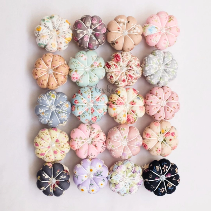 Product image Leika Hijab -PINCUSHION ROUND CANTIK / BANTALAN JARUM / BOX PENITI / WADAH JARUM / WADAH BROSS WAD 7 x 5 Cm Random ( 6 Motif )