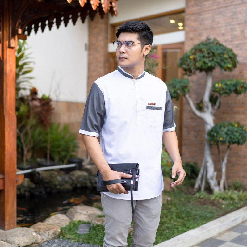 Product image Khisna collection - Baju Koko Pria Dewasa Simpel Modern Free peci rajut motif erza M Erza putih