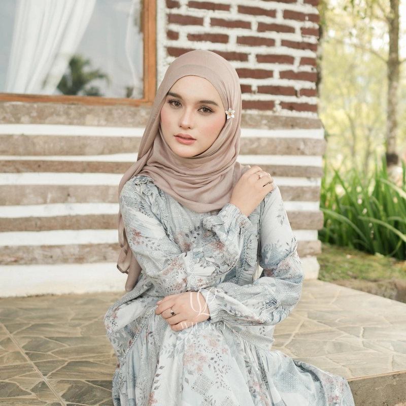 Product image Sakura Baru - Sakura Baru X Willofi - Pashmini Viscose Mini Elovie Modal Viscose Shawl Wanita (150x60 cm) Anti Bu All Size Taupe