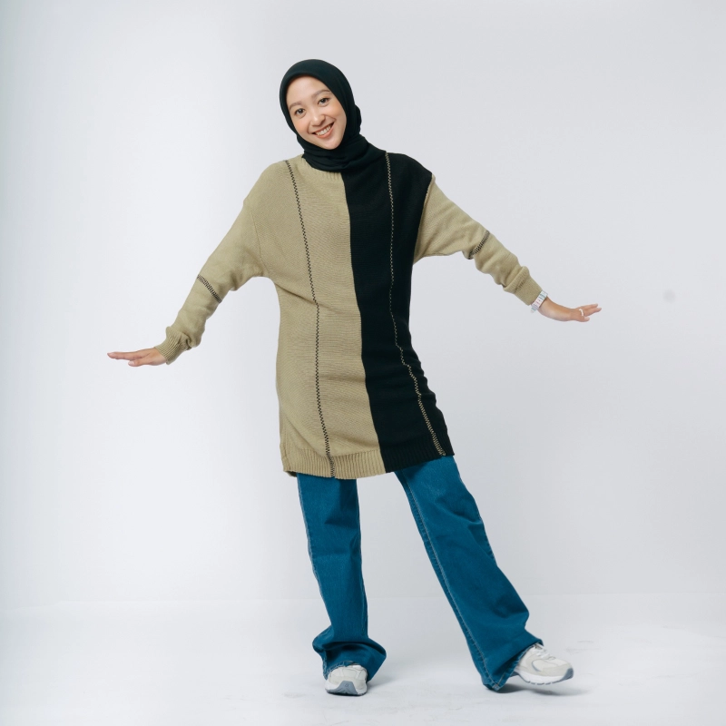 Product image MKY Clothing - BLOUSE RAJUT DUA WARNA One size Beige